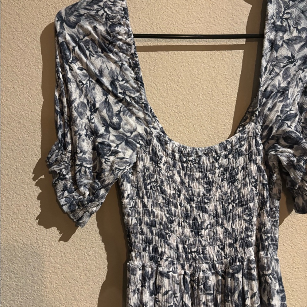 Abercrombie & Fitch Short Puff Sleeve Smocked Midi Dress - Picture 8 of 9